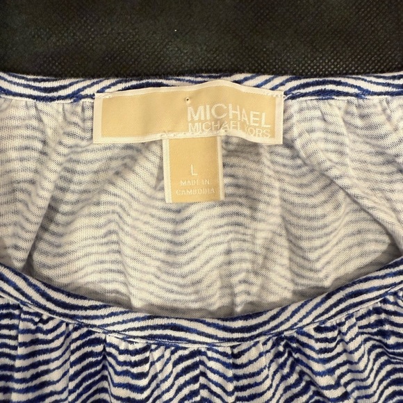 🔥Michael Kors Blue Patterned Women's Top🔥 - Picture 4 of 6